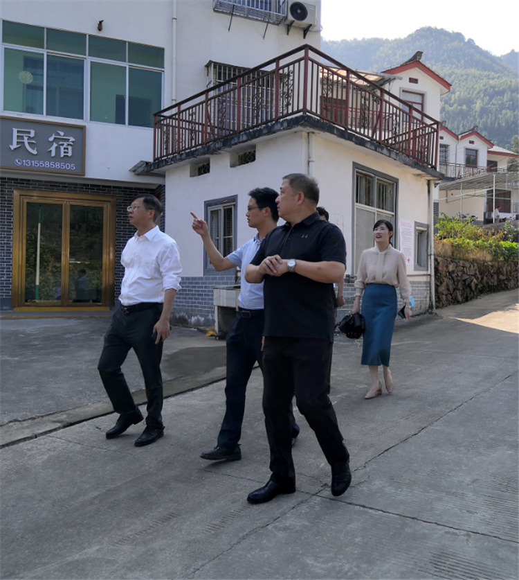 图1 在井冈山今年会2024希望小镇调研_副本.jpg